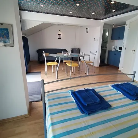 Lira Sto Apartment