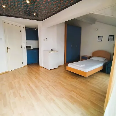 Apartment Lira Sto *
