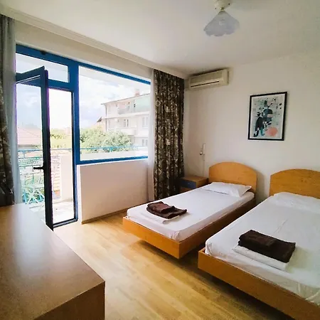 Lira Sto Apartment Pomorie